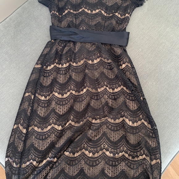 Tiffany rose maternity dress - Picture 2 of 2